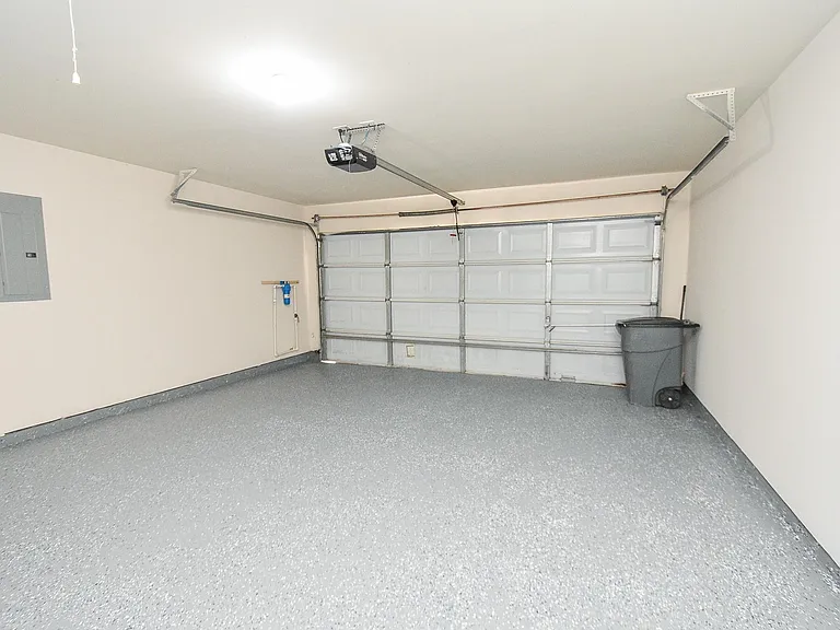 15975 Cottage Ivy Cir — Photo 32