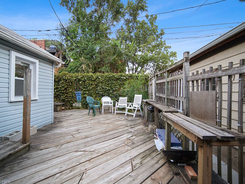 2nd image of 958 W 19th St #1R