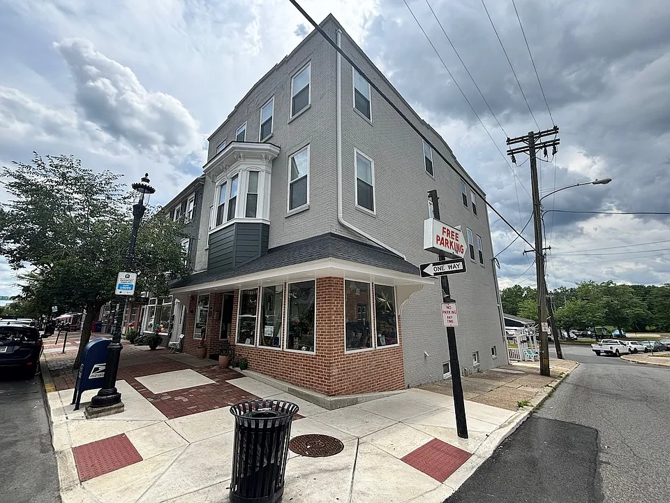 328 Mill St #2