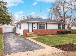 117 Meadowbrook Dr, Bloomington, IL 61701