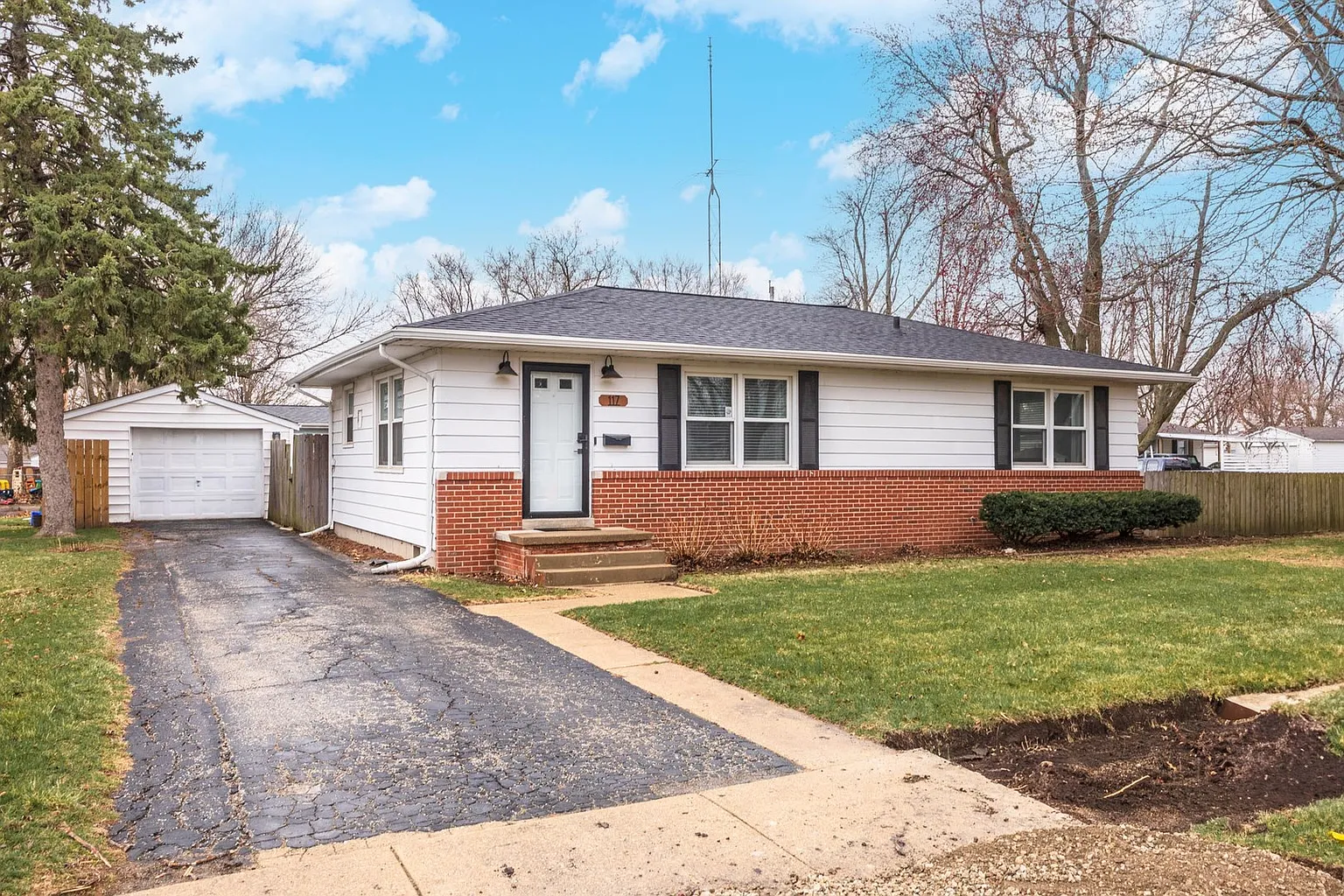 117 Meadowbrook Dr photo 1