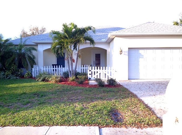 1st image of 210 Harbor Dr