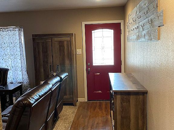 4th image of 1196 29 1/4 Ln