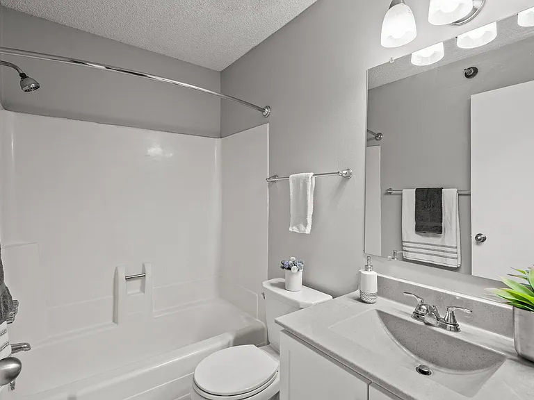 Hillcrest Place — Photo 57