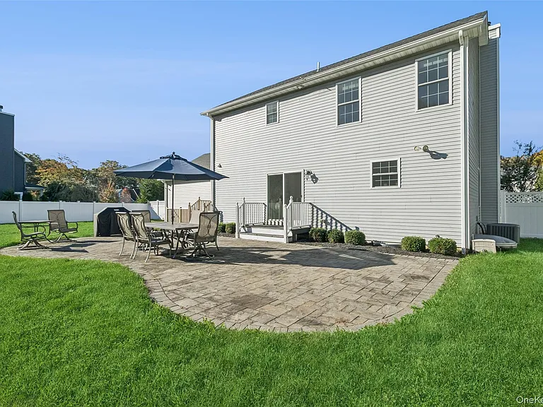 16 Mastro Ct — Photo 28