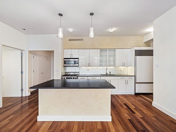 5th image of 212 E 57th St APT 4A