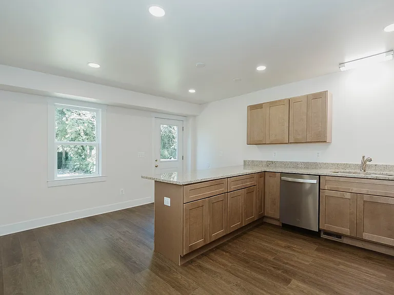 216 S Georgia Ave — Photo 11