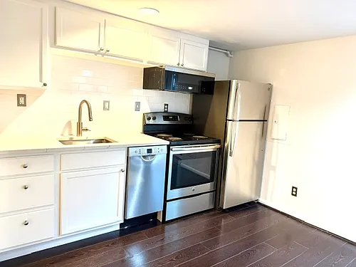 1721 Swann St NW #B Photo 1