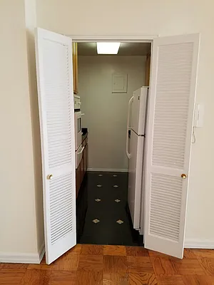 Rented by Manhattan Apartment Organization | media 29