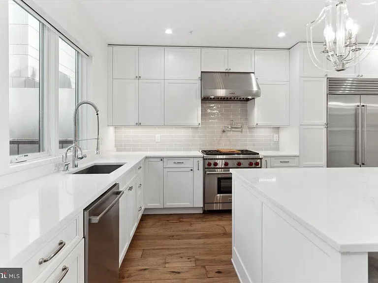 138 S Front St — Photo 15