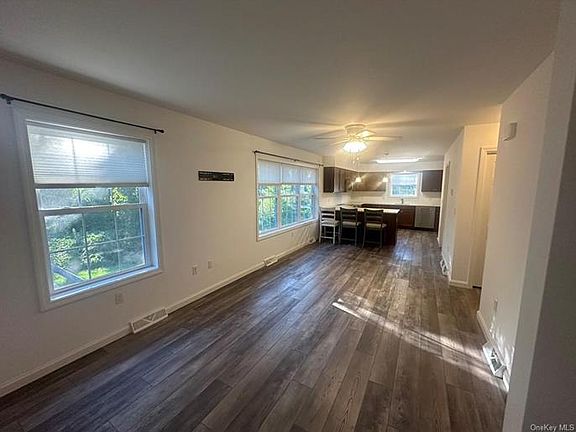 4th image of 18 Brozdowski Ln
