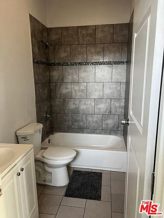 1 bed, 1.0 bath, $2,100 — Photo 2