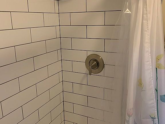 Second floor full bath 