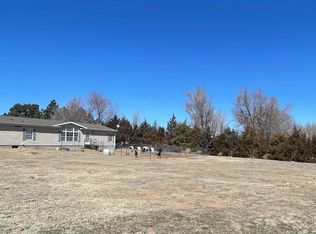 1106 J Rd, Larned, KS 67550