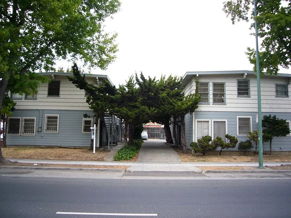 Twin four-plexes
