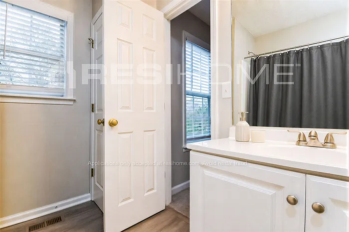 215 N Willow Ct — Photo 11