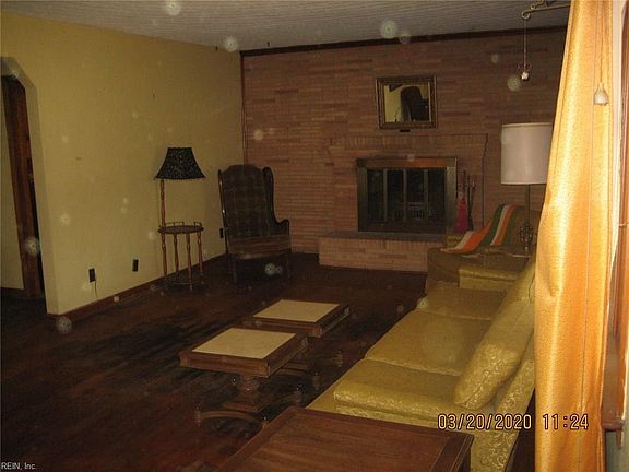 5th image of 330 W McGinnis Cir