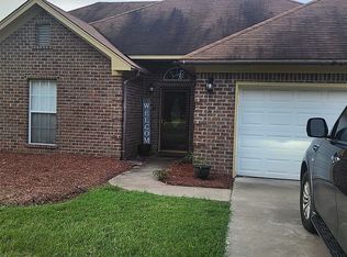 40 Meadowbrook Rd, Greenwood, MS 38930