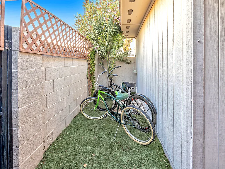 5045 N 81st St — Photo 33