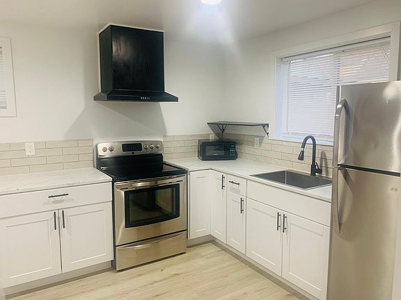 2nd image of 3020B S Melrose St