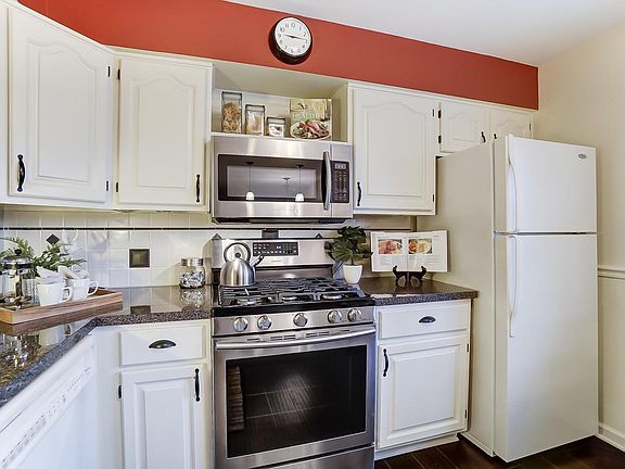 4th image of 6621 Balsam Dr