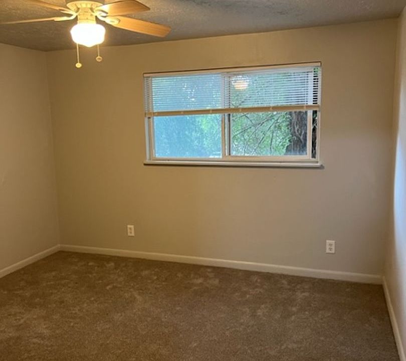 2nd image of 643 E 26th St #10