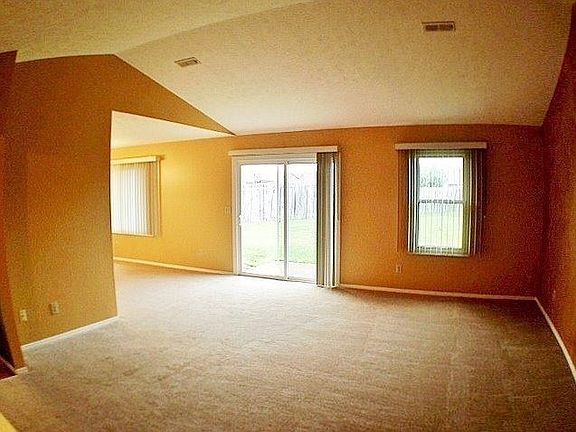 4th image of 8677 Deer Chase Dr