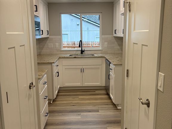 5th image of 7506 NE 55th St