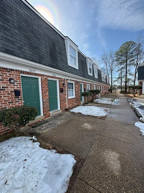 2 bed, 1.0 bath, $1,195 — Photo 1