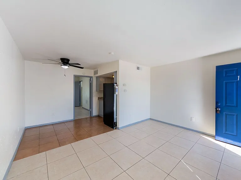 1800 N Wayside Dr #3 — Photo 27