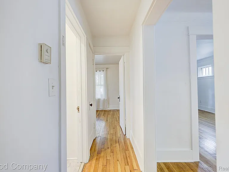 243 W Webster St — Photo 11
