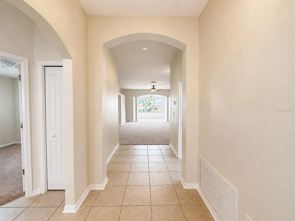 3 bed, 2.0 bath, 1641 sqft, $2,300 — Photo 3