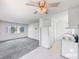 SD: Sun-Filled 1BD/1BA Apartment in Pacific Beach One Block from the Bay w/ Reserved Parking!, 1 br / 1.0 ba, $2300