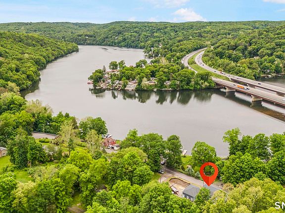3rd image of 325 Fish Rock Road