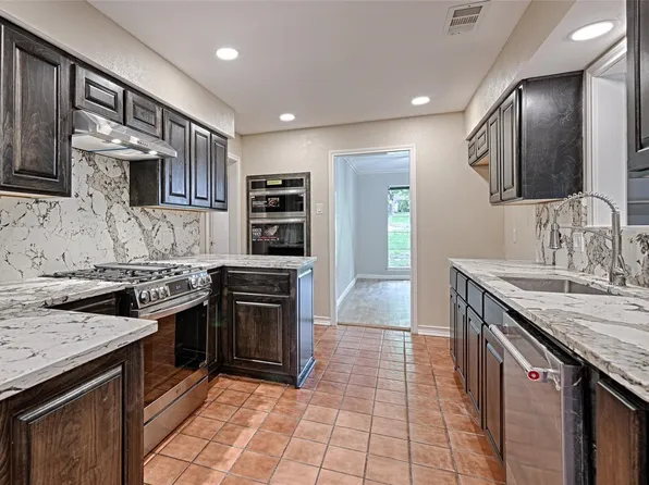 2216 Prestonwood Dr, Arlington, TX 76012