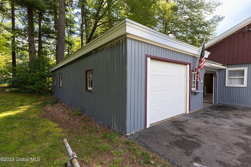 4th image of 2942 W Lydius Street