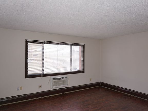 4th image of 629 E 15th St #204
