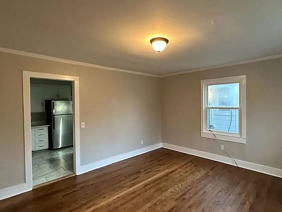 4th image of 305 S Walnut St Unit A