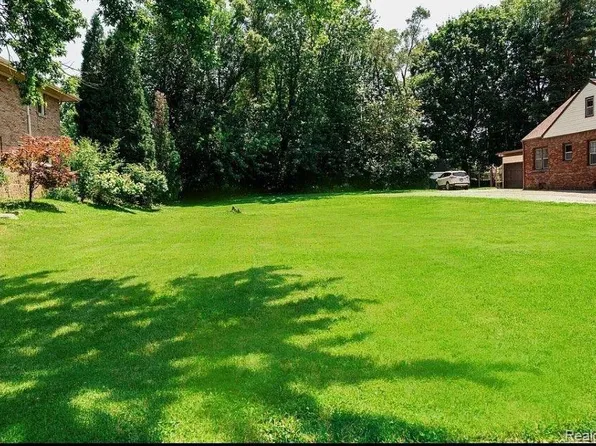 2252 Burton St SE, Grand Rapids, MI 49506