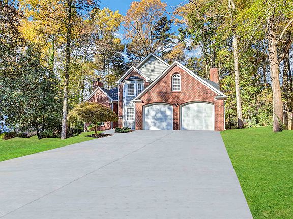 3rd image of 560 Laurel Wood Ct SW