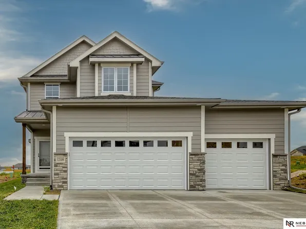 11327 Portage Cir, Papillion, NE 68046