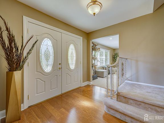 3rd image of 58 Hamilton Ln