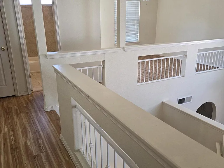 3717 NE Hubble Dr — Photo 32