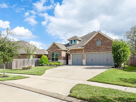 2nd image of 54 Fountain Bend Ln