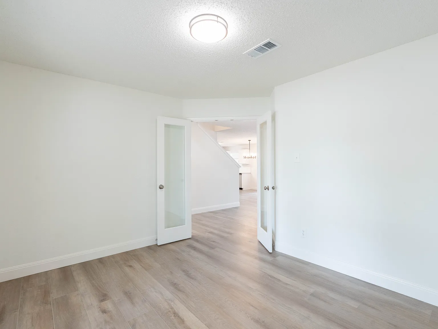 3 bed, 2.5 bath, 2210 sqft, $2,450 — Photo 3