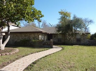 712 Maple Glen Dr, Garland, TX 75043