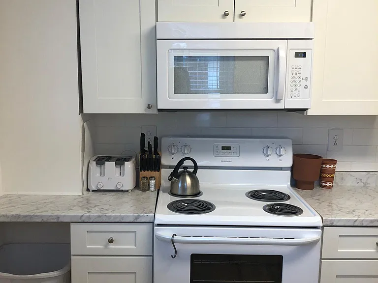 400 Franklin Ave — Photo 5