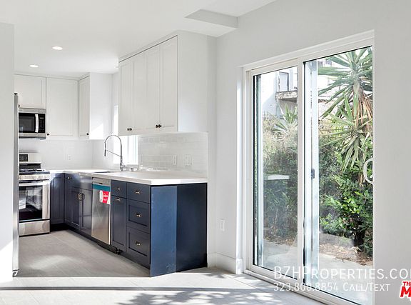 2nd image of 6032 1/2 Romaine St #4