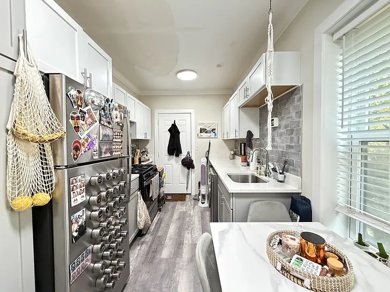 3821 N Greenview Ave #E2 — Photo 2