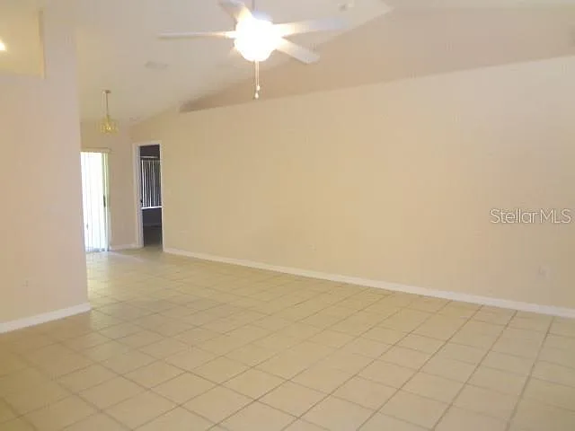 3 bed, 2.0 bath, 1286 sqft, $1,600 — Photo 4